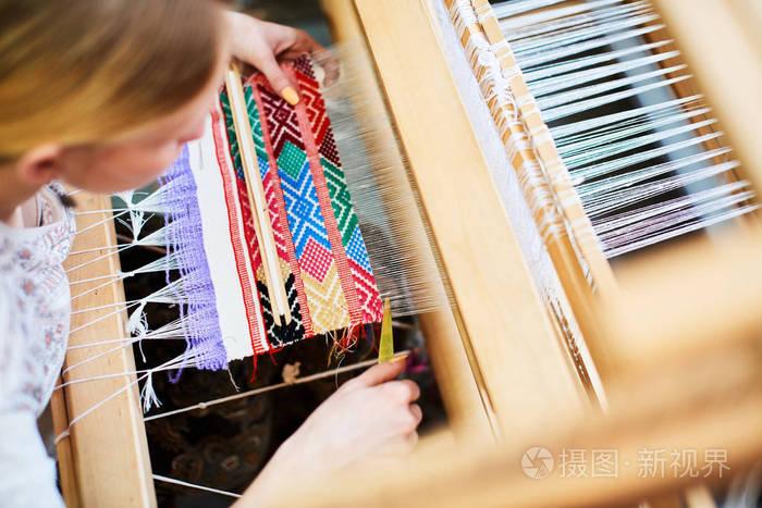 专业金发女郎织机生产中的纺织品手工制作工艺